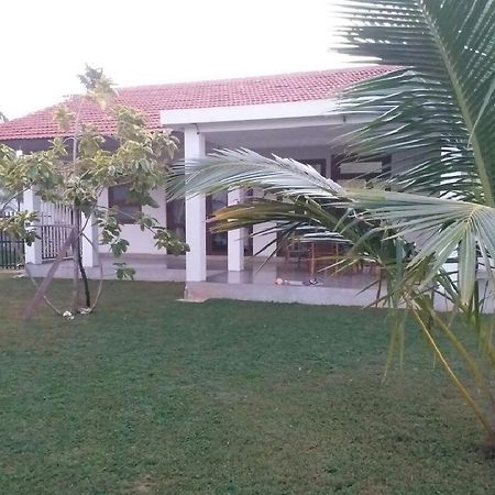 Negombo Holiday Home Екстер'єр фото